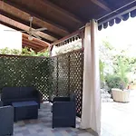 Xenia أفولا