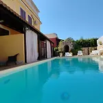 شقة Xenia