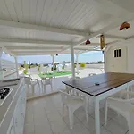 شقة Xenia
